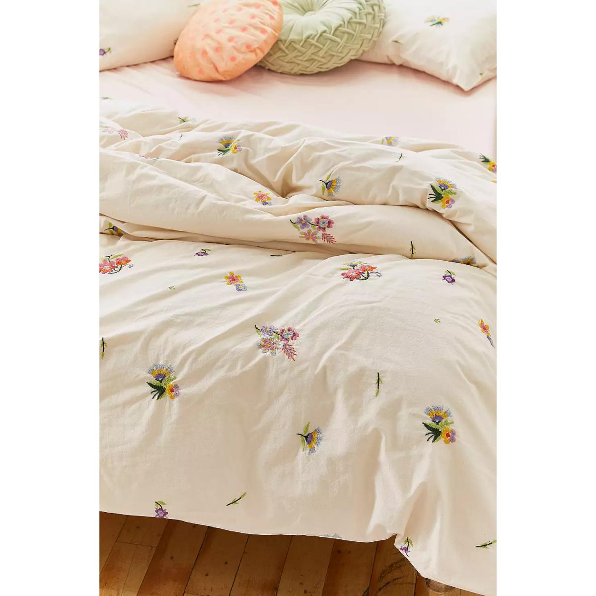 Georgine Embroidered Duvet Set - Cream King at Urban Outfitters – image 2