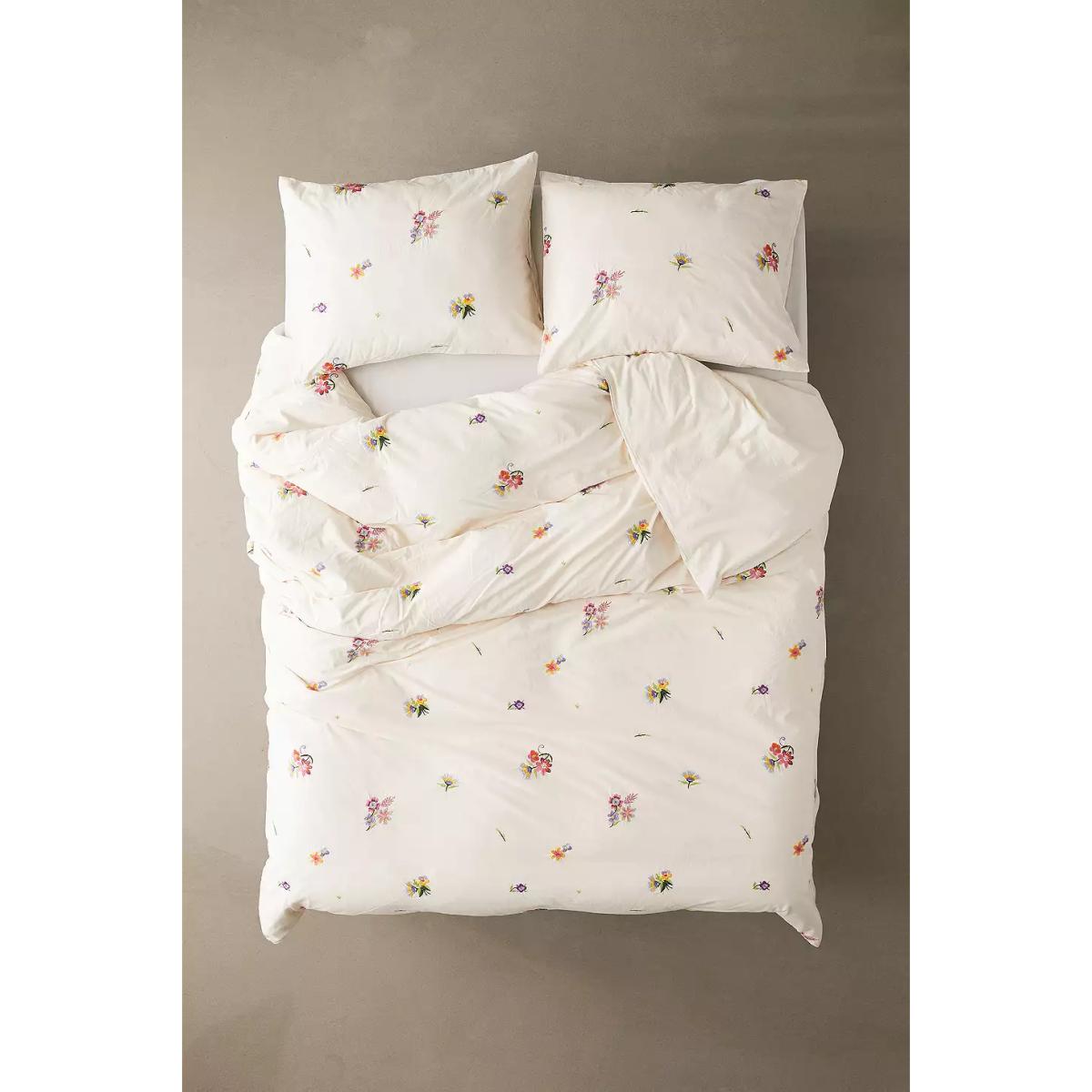 Georgine Embroidered Duvet Set - Cream King at Urban Outfitters – image 3