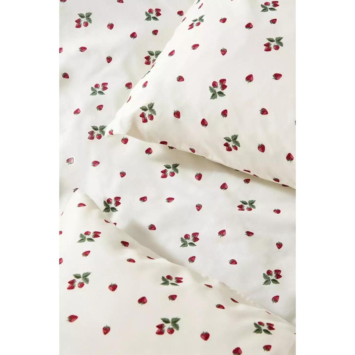 Mini Strawberry Duvet Set - White King at Urban Outfitters – image 5