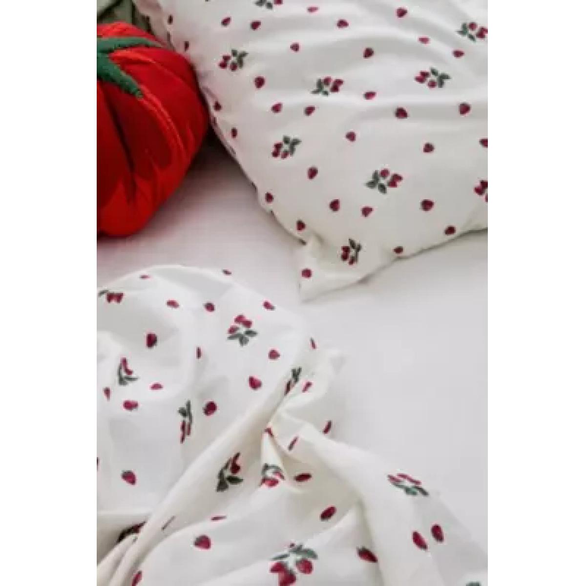 Mini Strawberry Duvet Set - White King at Urban Outfitters – image 6
