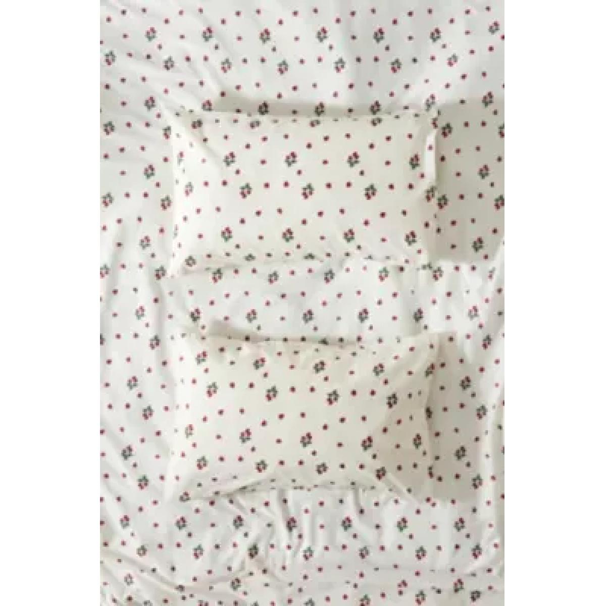Mini Strawberry Duvet Set - White King at Urban Outfitters – image 7