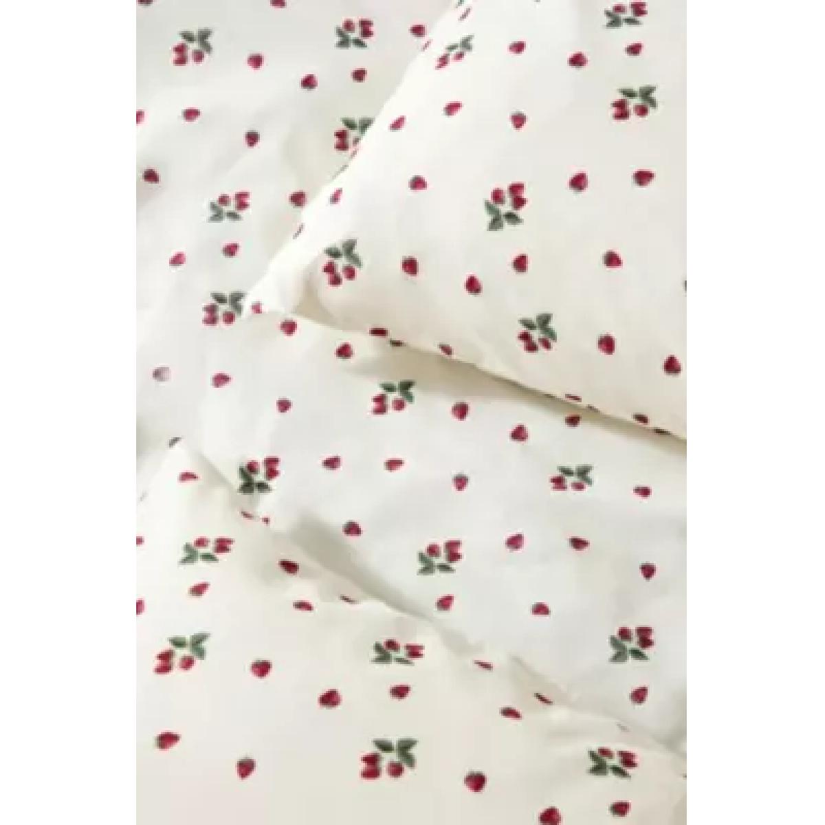 Mini Strawberry Duvet Set - White King at Urban Outfitters – image 8