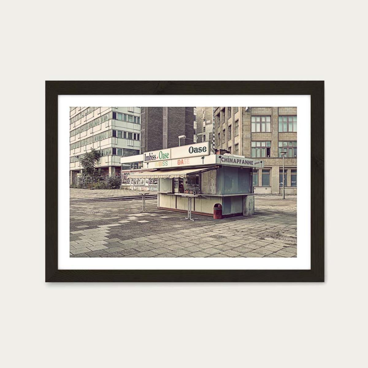 Oase Art Print Black Frame – image 1