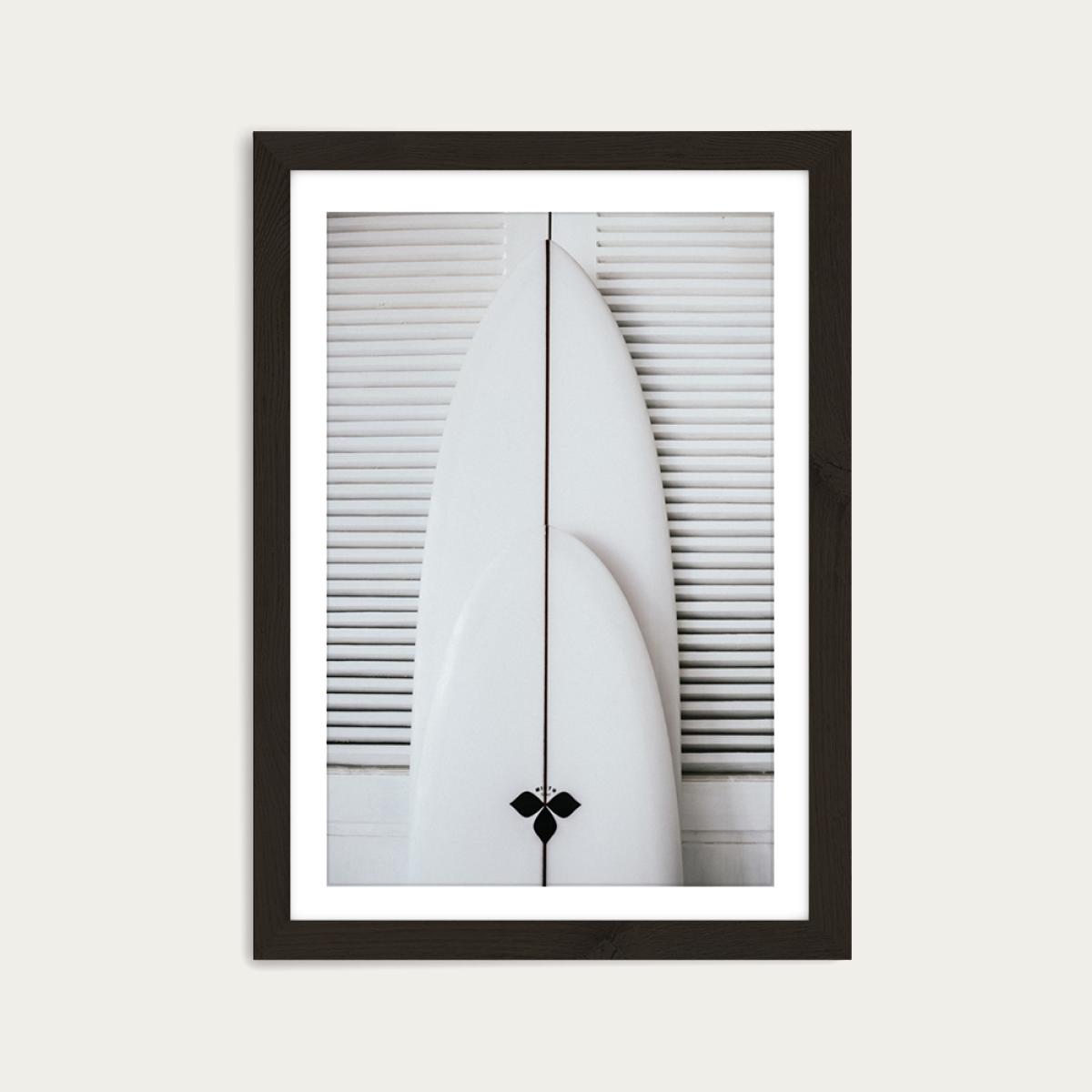 Beach Surfboard Symmetrie Art Print Black Frame – image 1