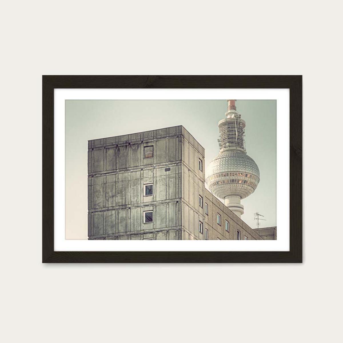 Platte 01 Art Print Black Frame – image 1