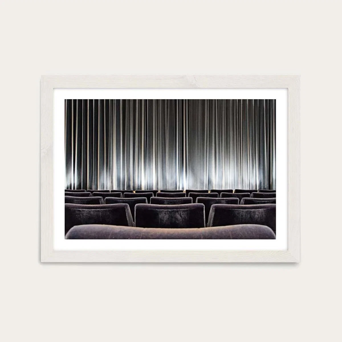 Vorhang International Art Print White Frame – image 1