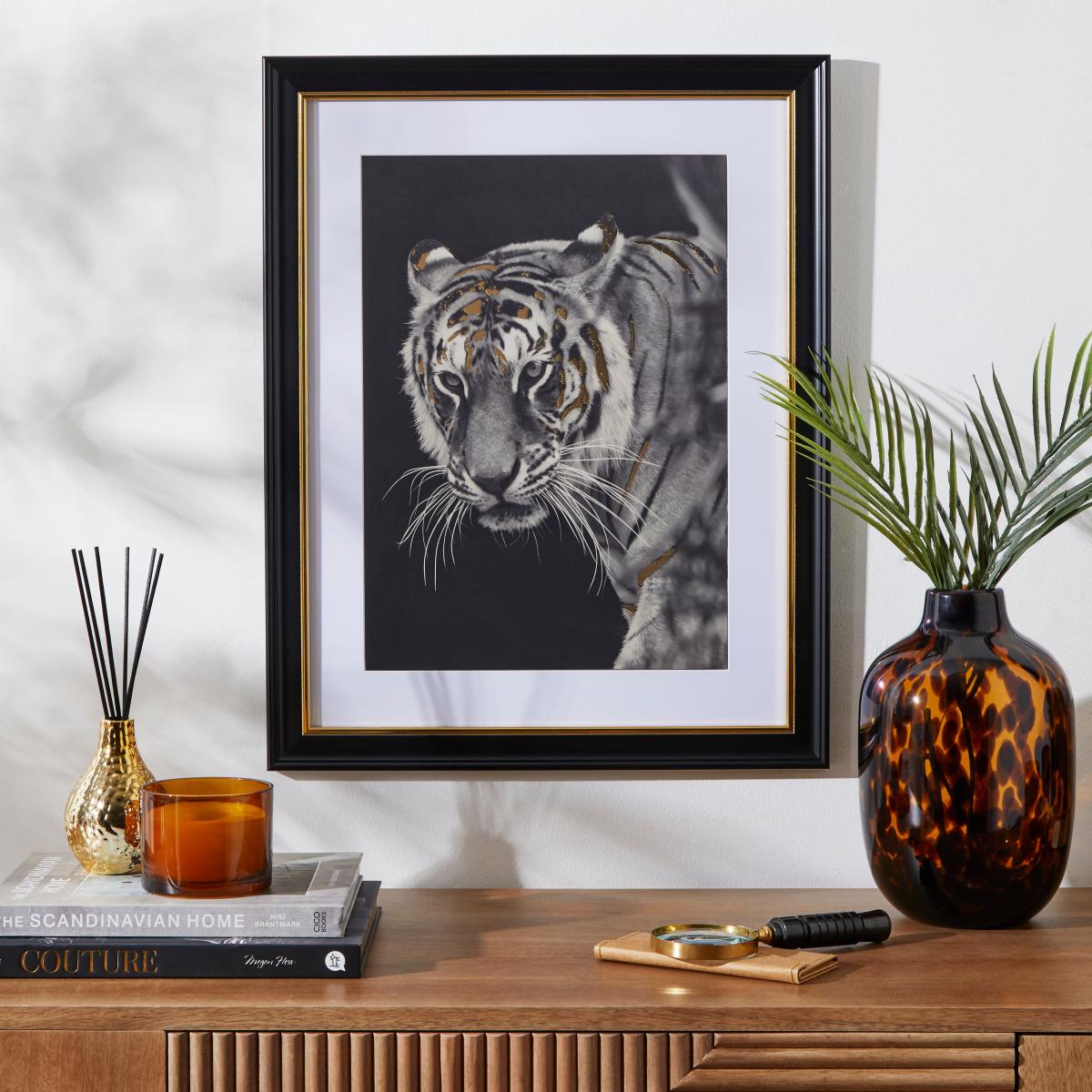 Tiger Framed Print Black – image 1