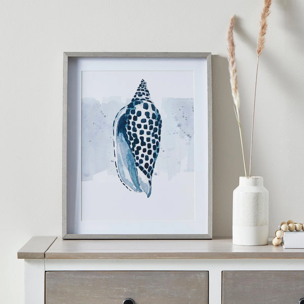 Shell Framed Print White and Blue – image 1