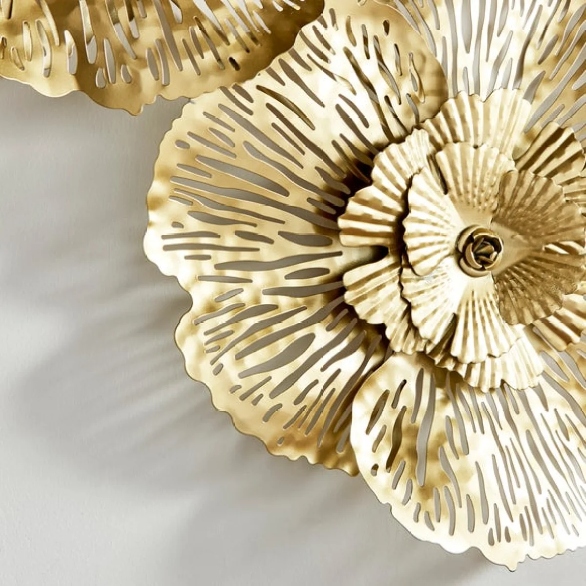 Luxe Floral Metal Gold Wall Art Gold – image 3