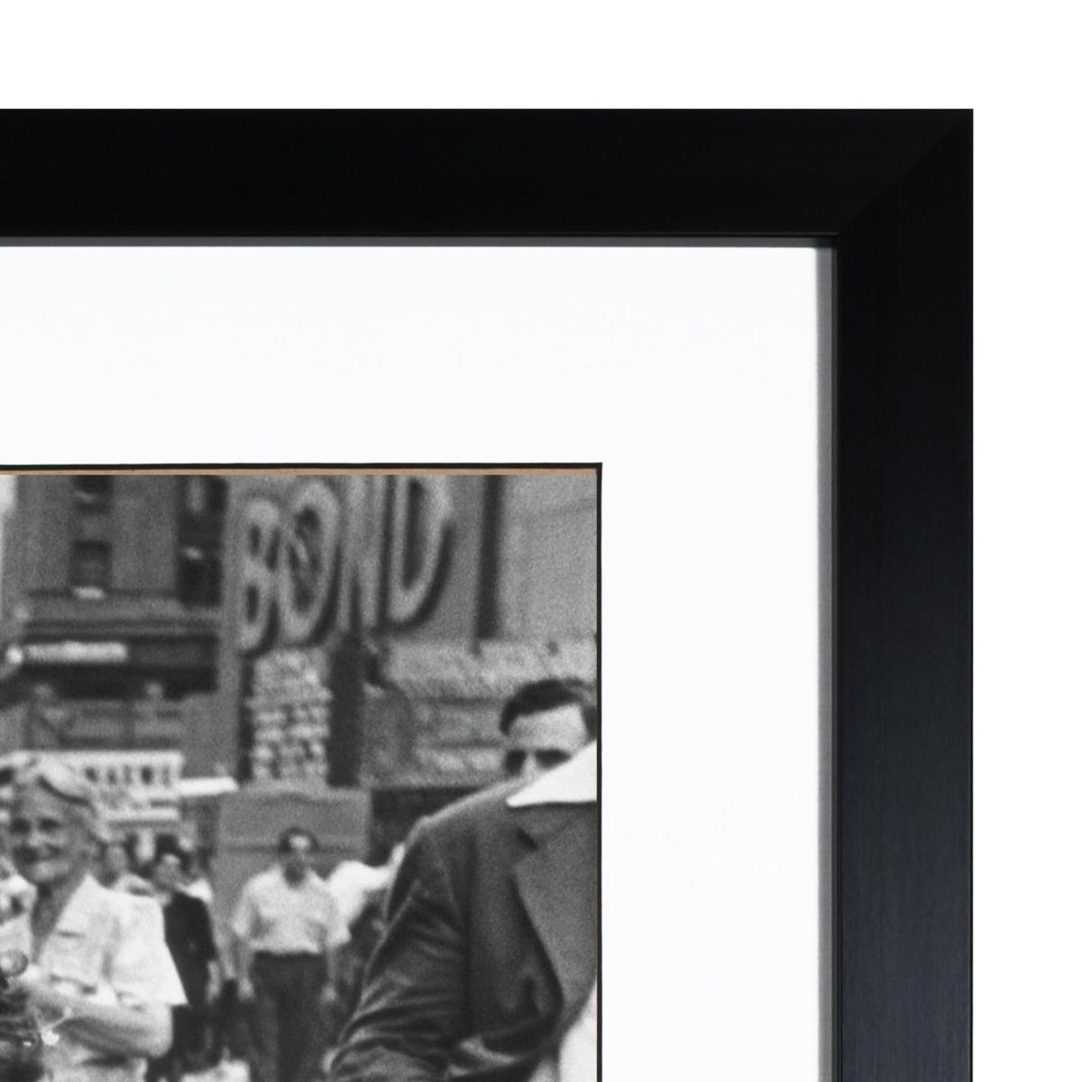 The Art Group War Time Kiss Framed Print Black and white – image 3