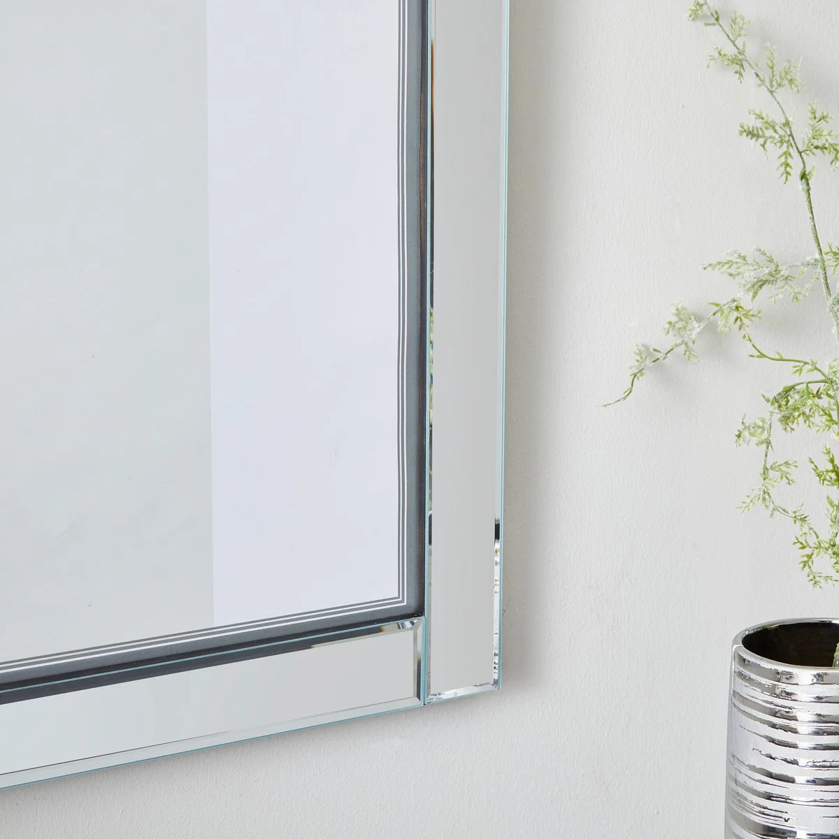 Luxe Poster Frame Silver – image 2