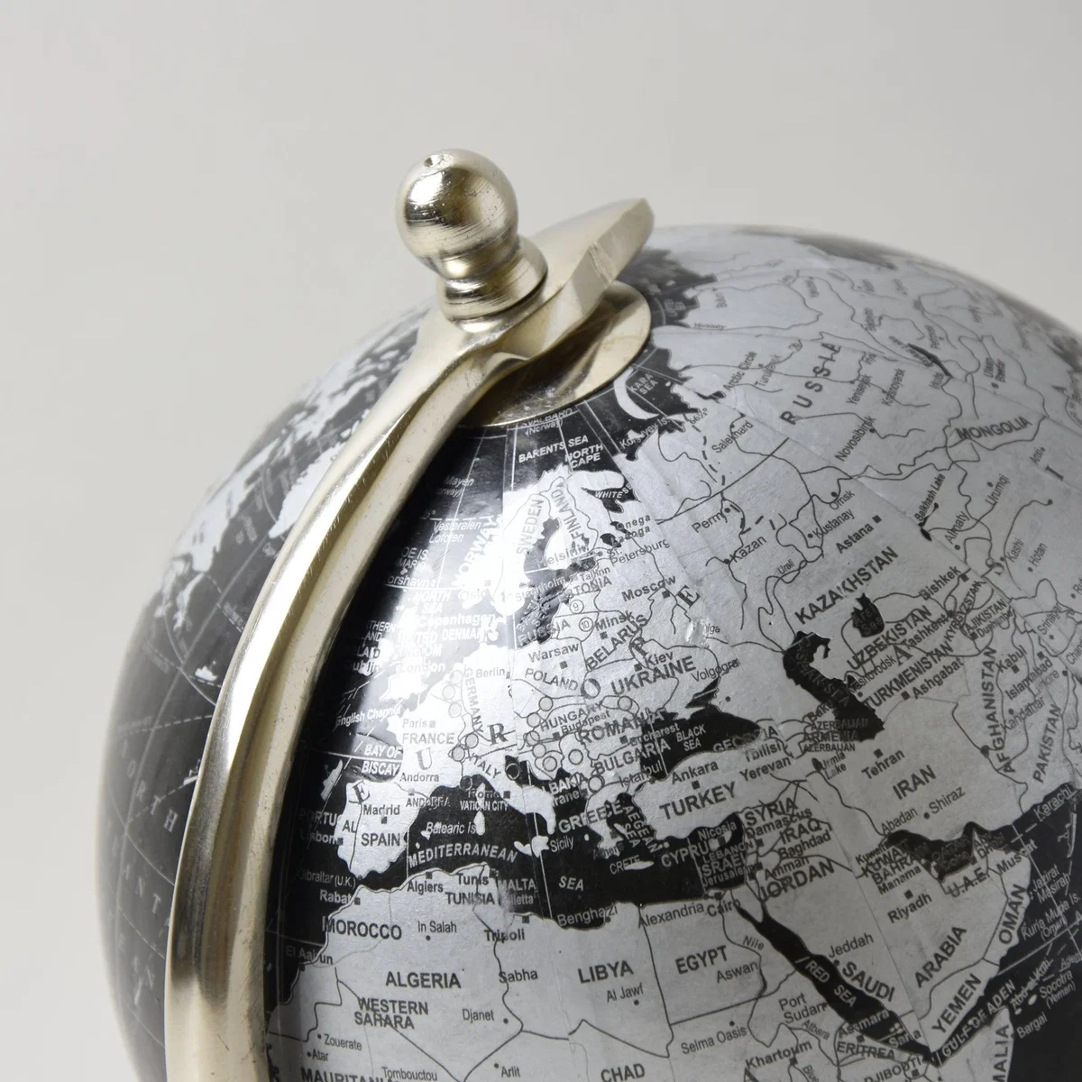 Decor Black and Silver Globe Black – image 4
