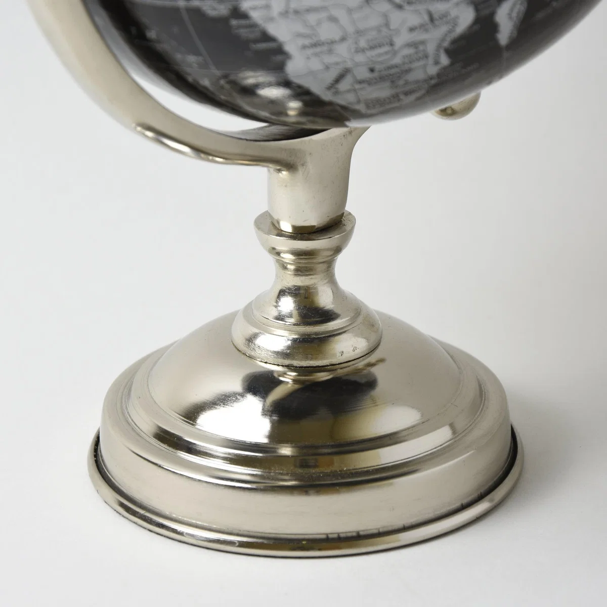 Decor Black and Silver Globe Black – image 5