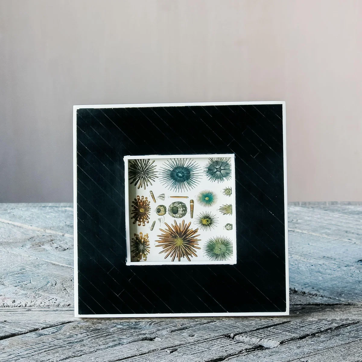 Black Diagonal Stripe Frame – image 2