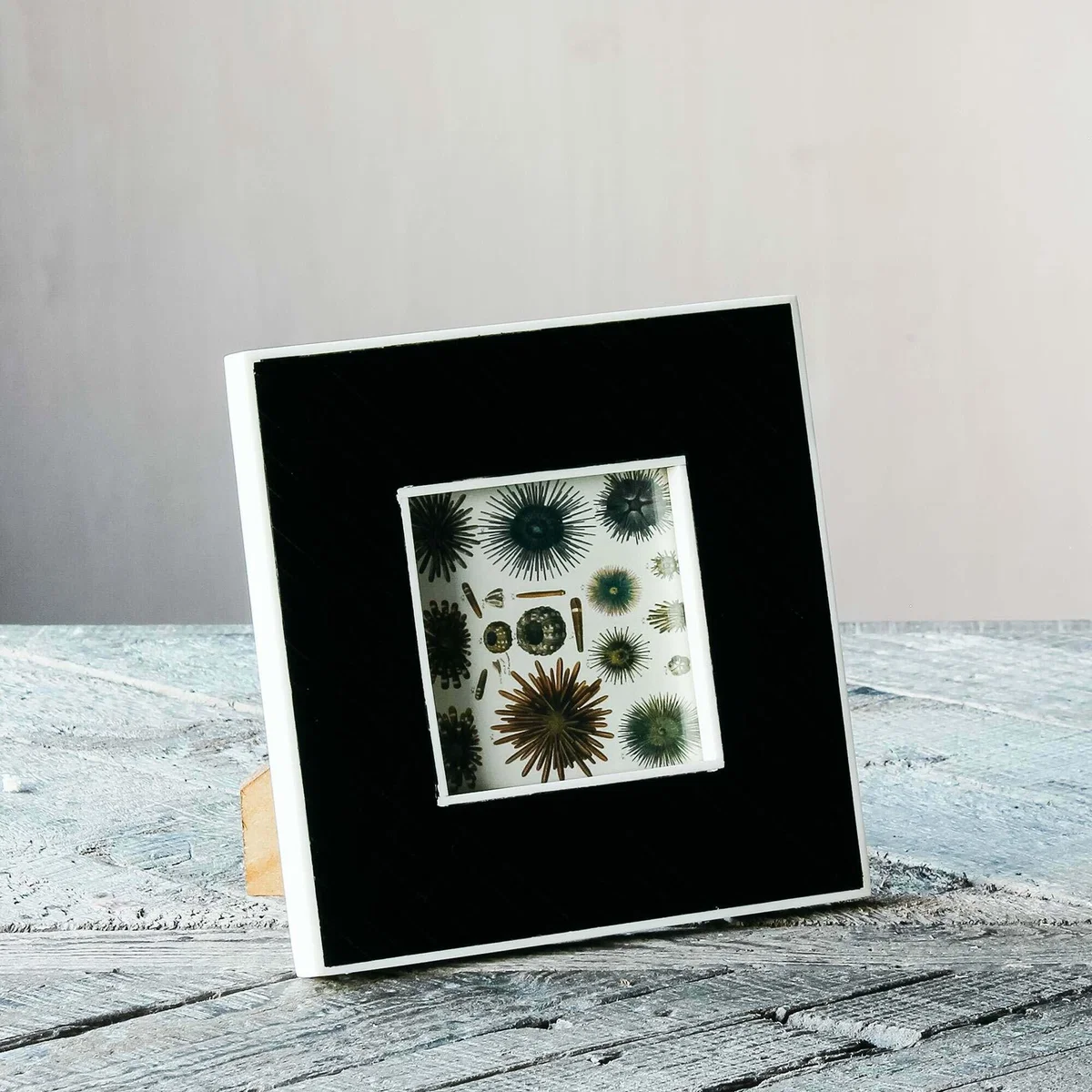 Black Diagonal Stripe Frame – image 1