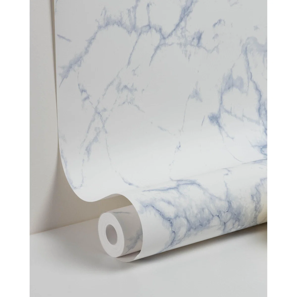 Marbela blue and white wallpaper, 10 x 0.53 m FSC MIX Credit – image 2