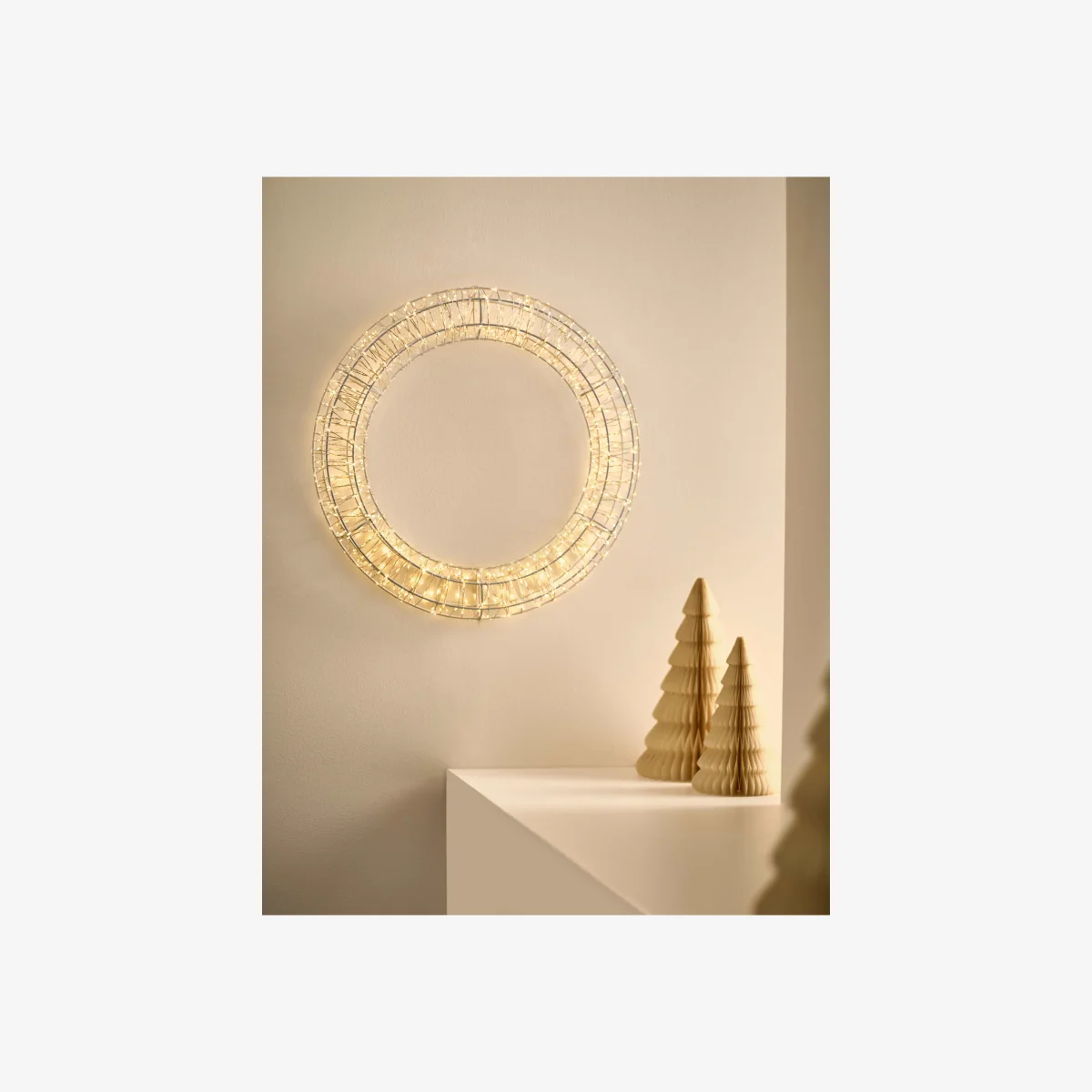 M&S Light-Up White Wreath White – image 1