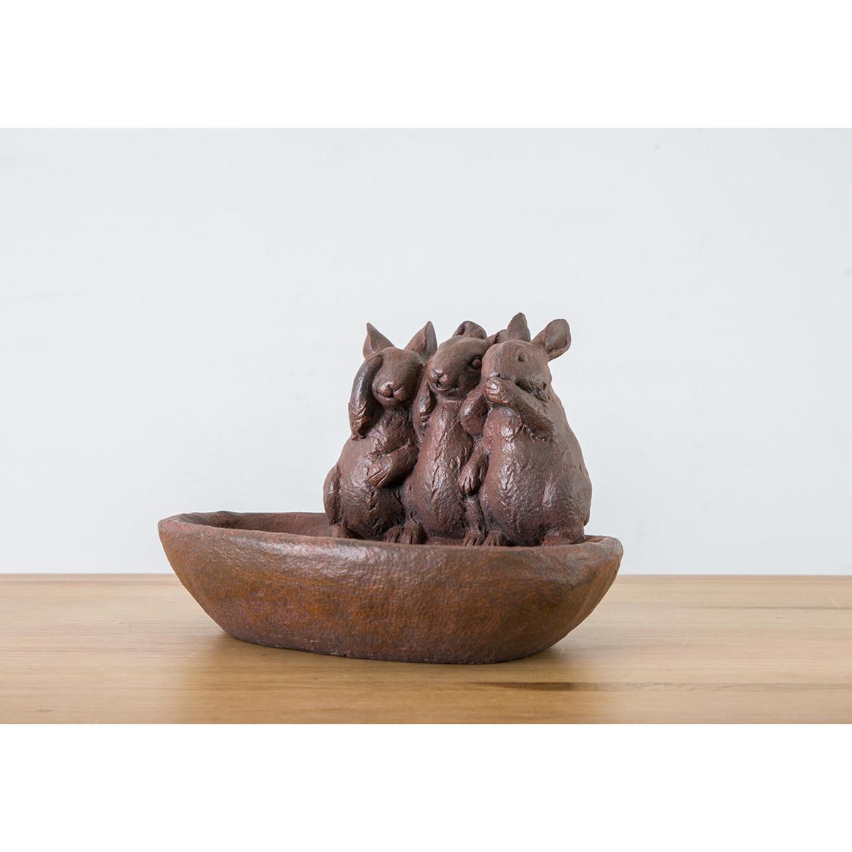 Three Happy Bunnies Birdbath – image 3