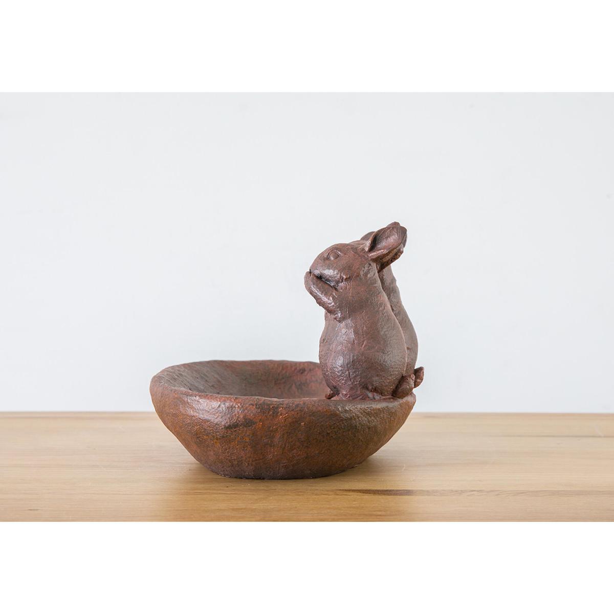 Three Happy Bunnies Birdbath – image 4