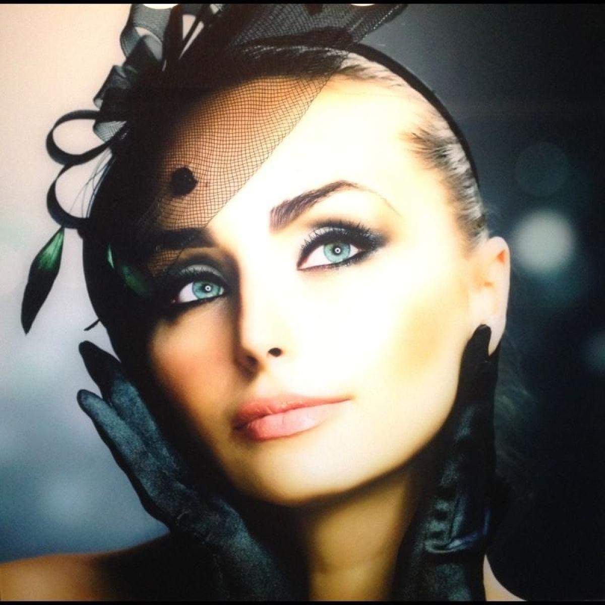 Stunning Large 1m x 1m Photo Art On Acrylic. Female Portrait GN6138 – image 3