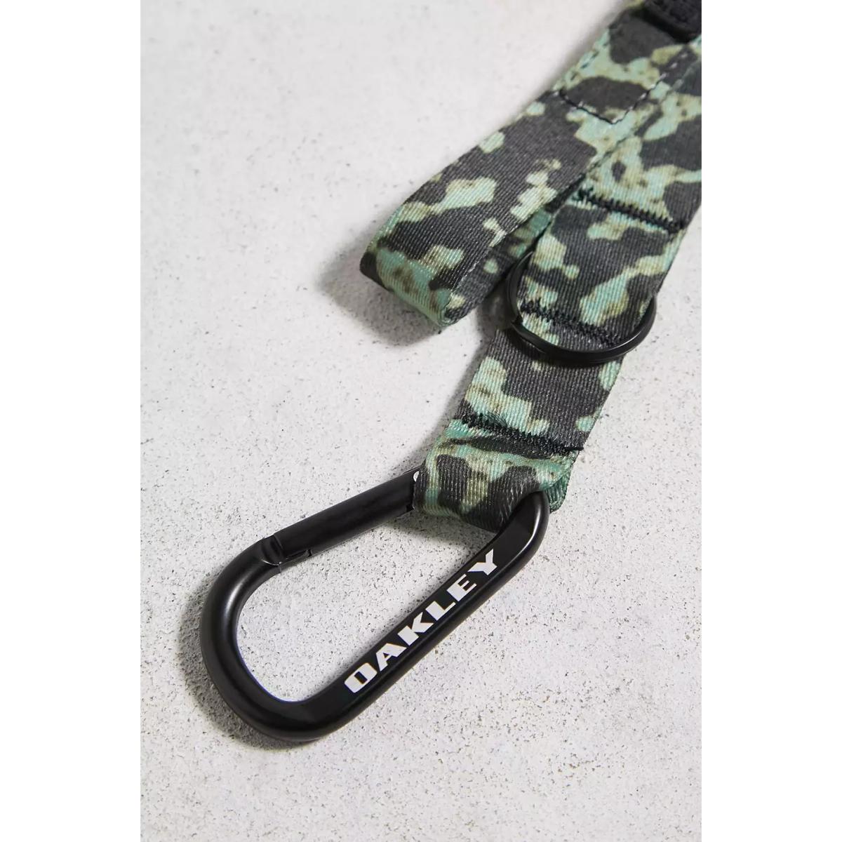 Oakley Green Wanderlust Keychain - Blue ALL at Urban Outfitters – image 3