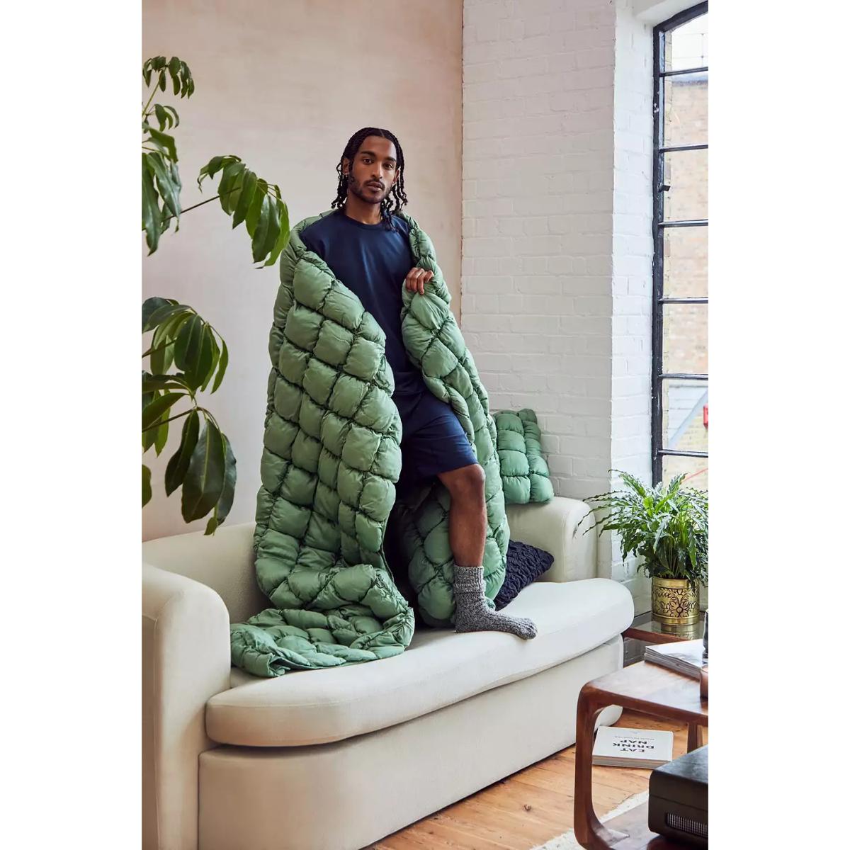 Green Marshmallow Puff Quilt - Green 165.1cm x 139.7cm at Urban Outfitters – image 2