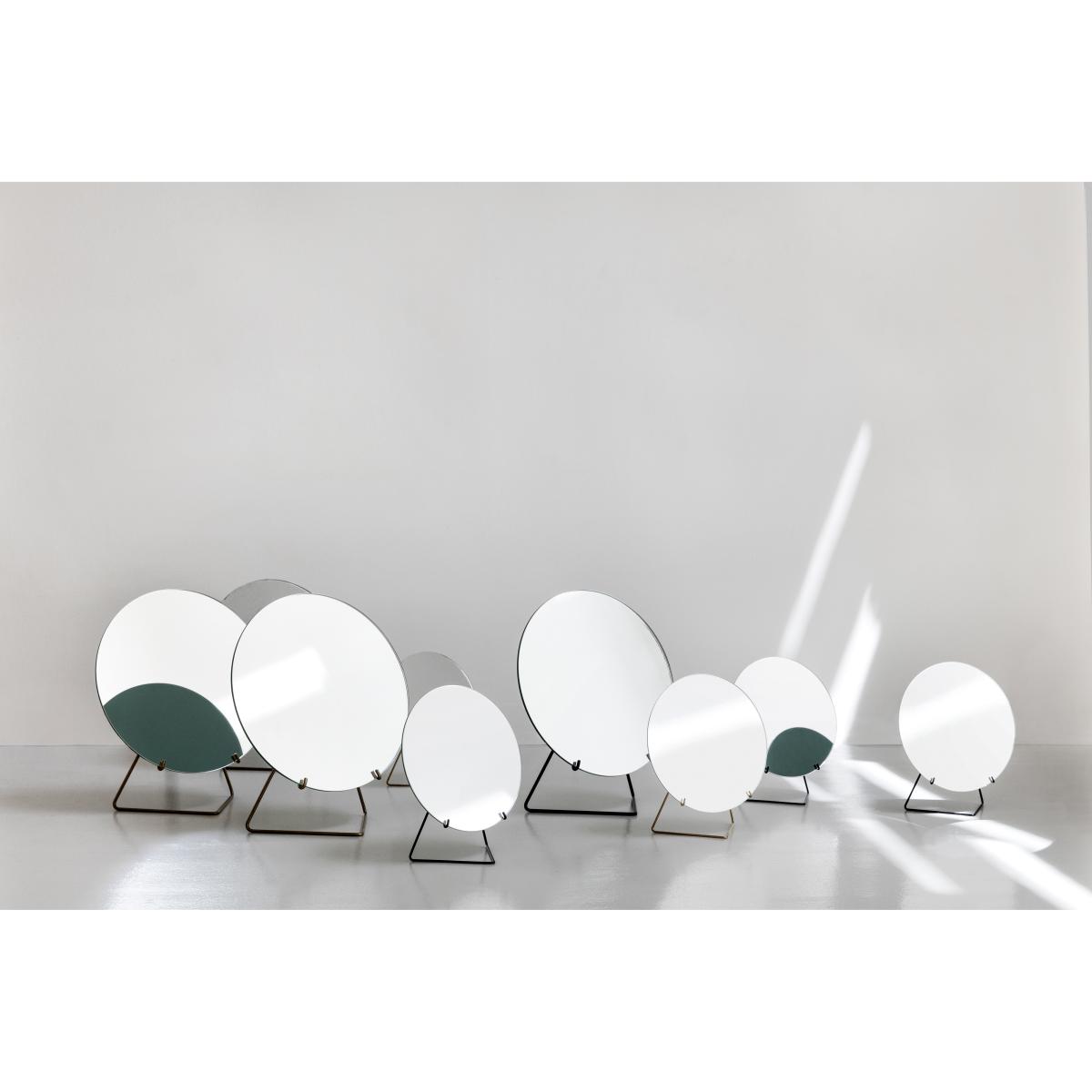 MOEBE Table mirror Ø20 cm Brass – image 4