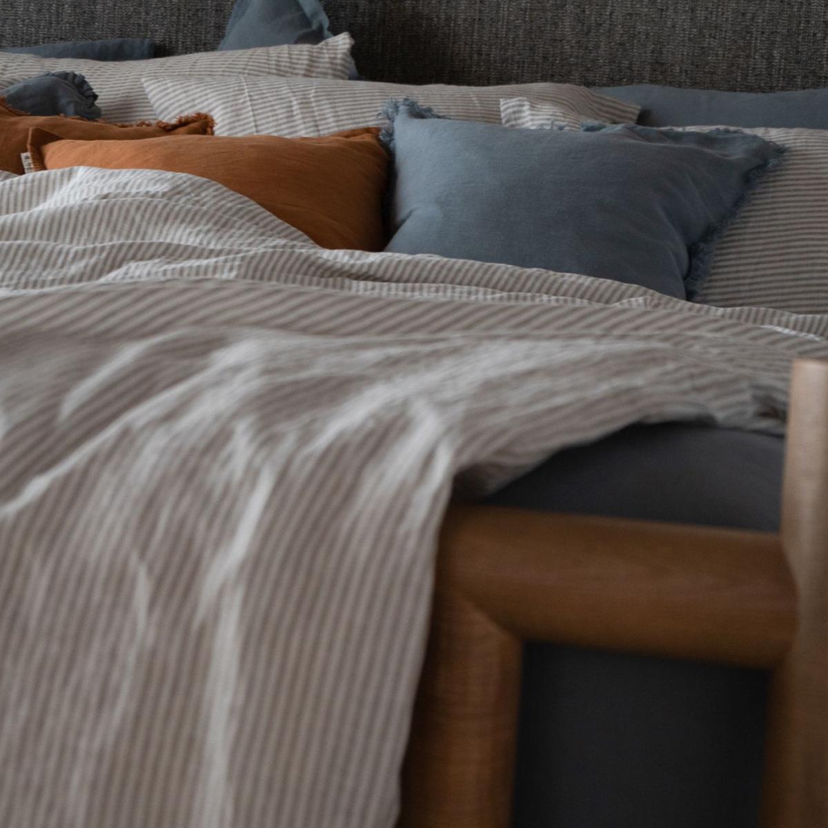 Beige/White Buttoned Hardcord Linen Bedding Bundle – image 2