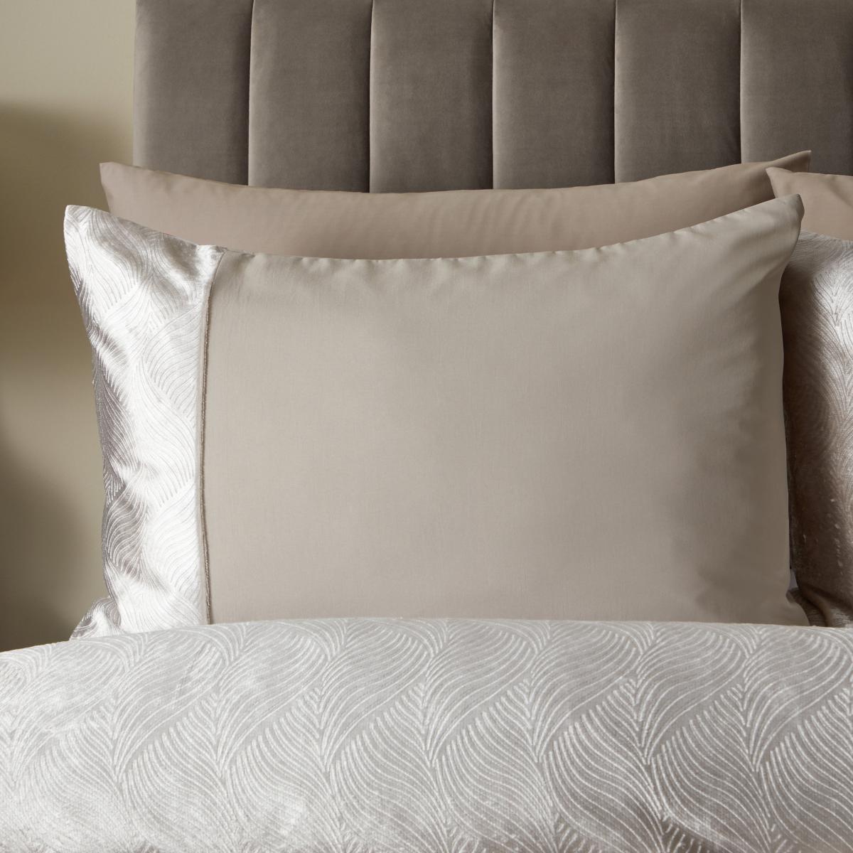 Glam Velvet Duvet Cover and Pillowcase Set Natural – image 3
