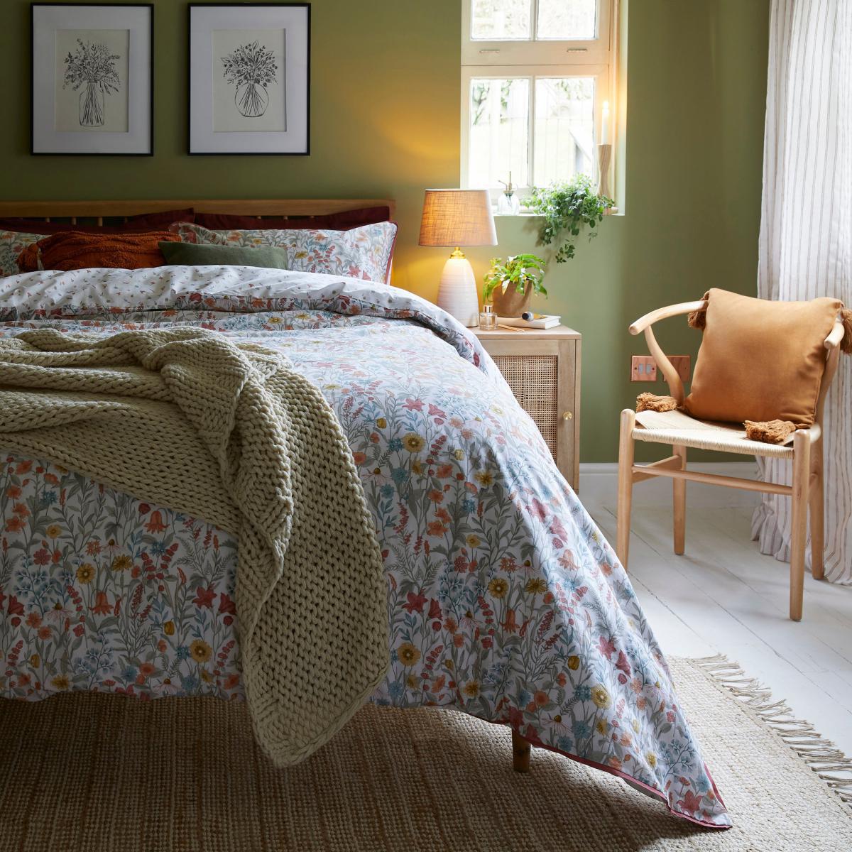 Meadow Ditsy Floral Red 100% Cotton Reversible Duvet Cover and Pillowcase Set Red and White – image 8