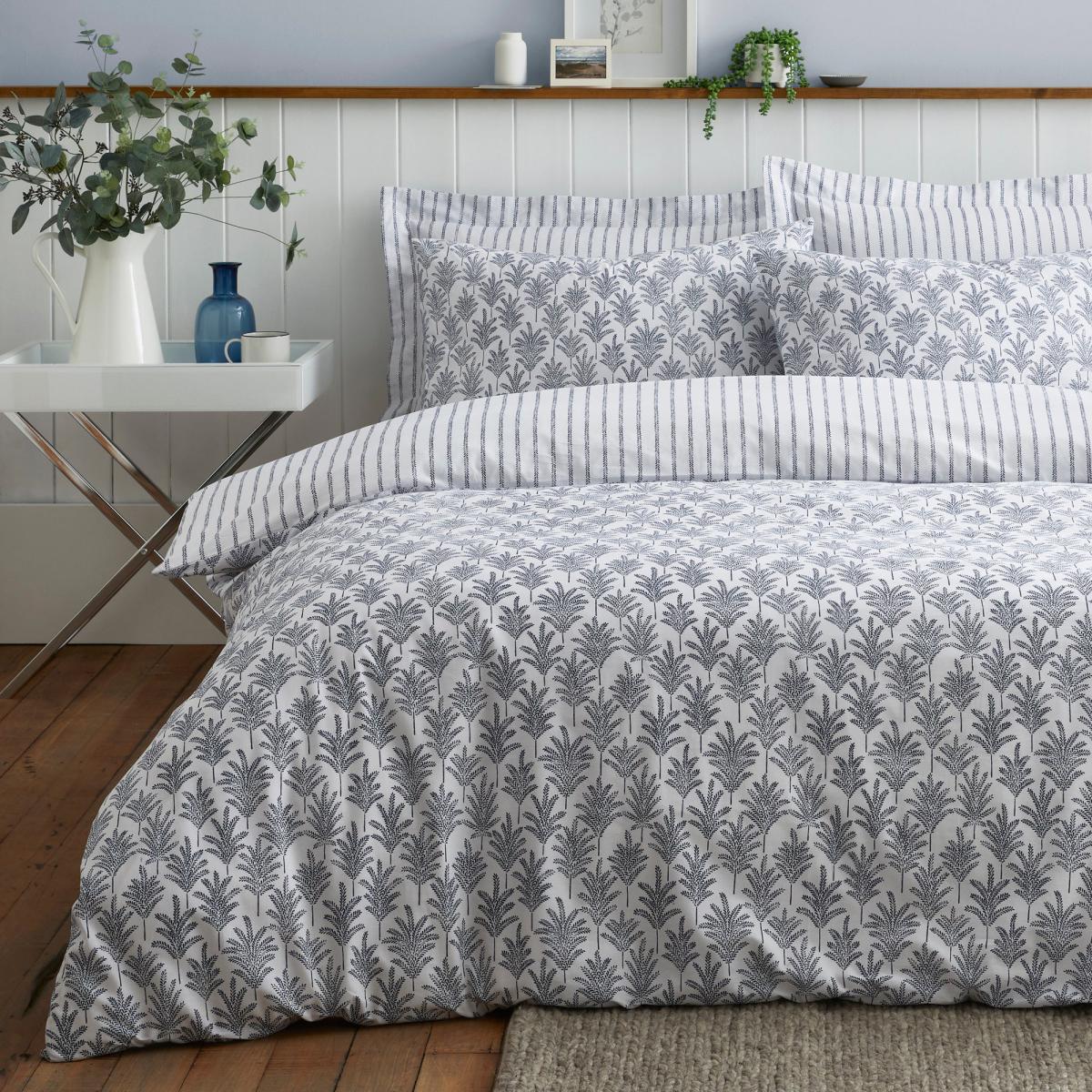 Marina Navy 100% Cotton Reversible Duvet Cover and Pillowcase Set Navy Blue and White – image 2
