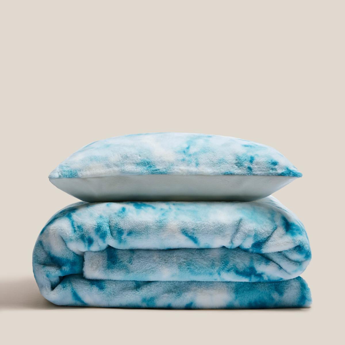 Blue Tie Dye Ombre Faux Fur Duvet Cover and Pillowcase Set Blue/White – image 4