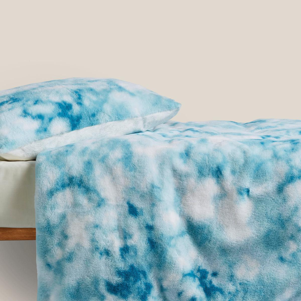 Blue Tie Dye Ombre Faux Fur Duvet Cover and Pillowcase Set Blue/White – image 5