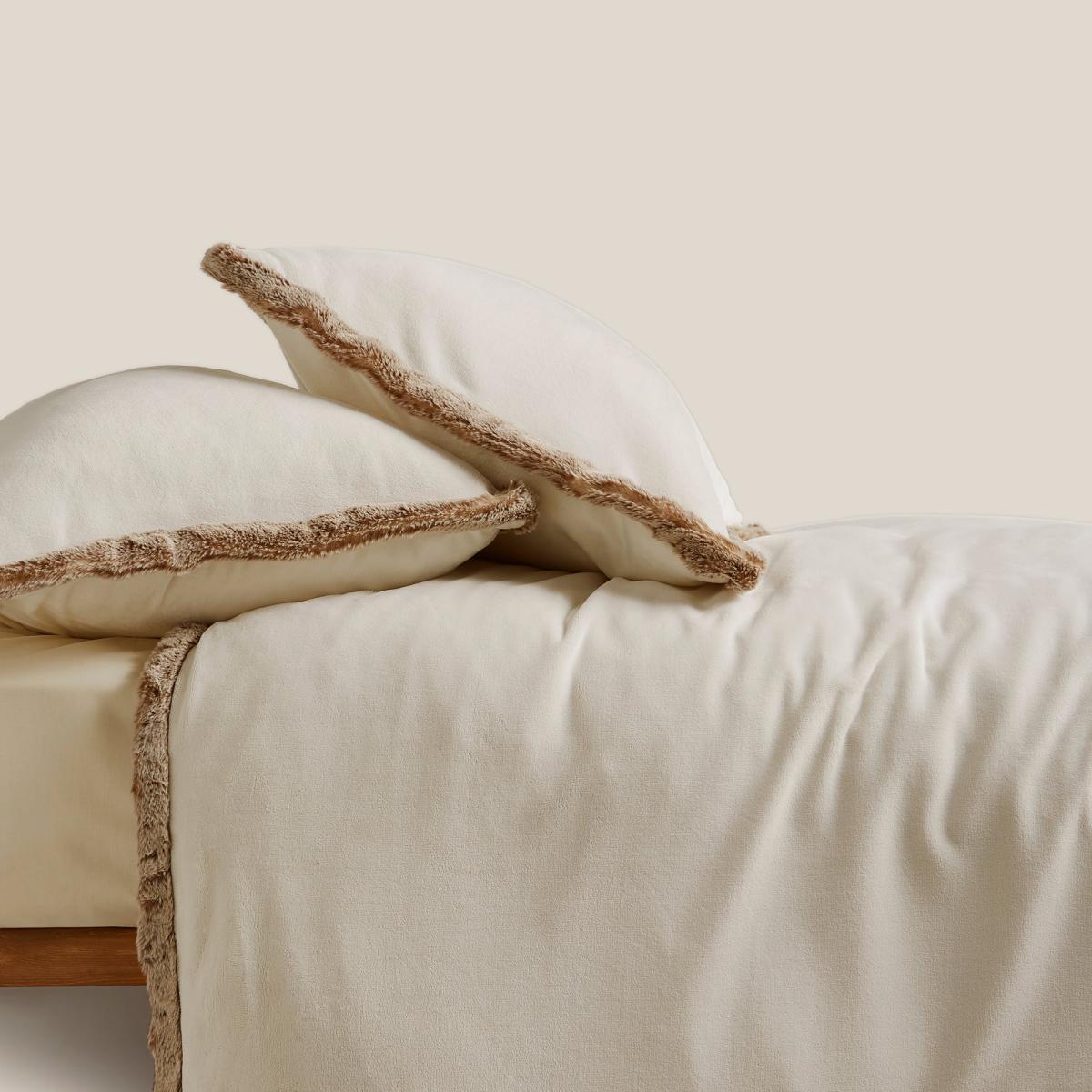 Plush Faux Fur Trim White Duvet Cover and Pillowcase Set White – image 3