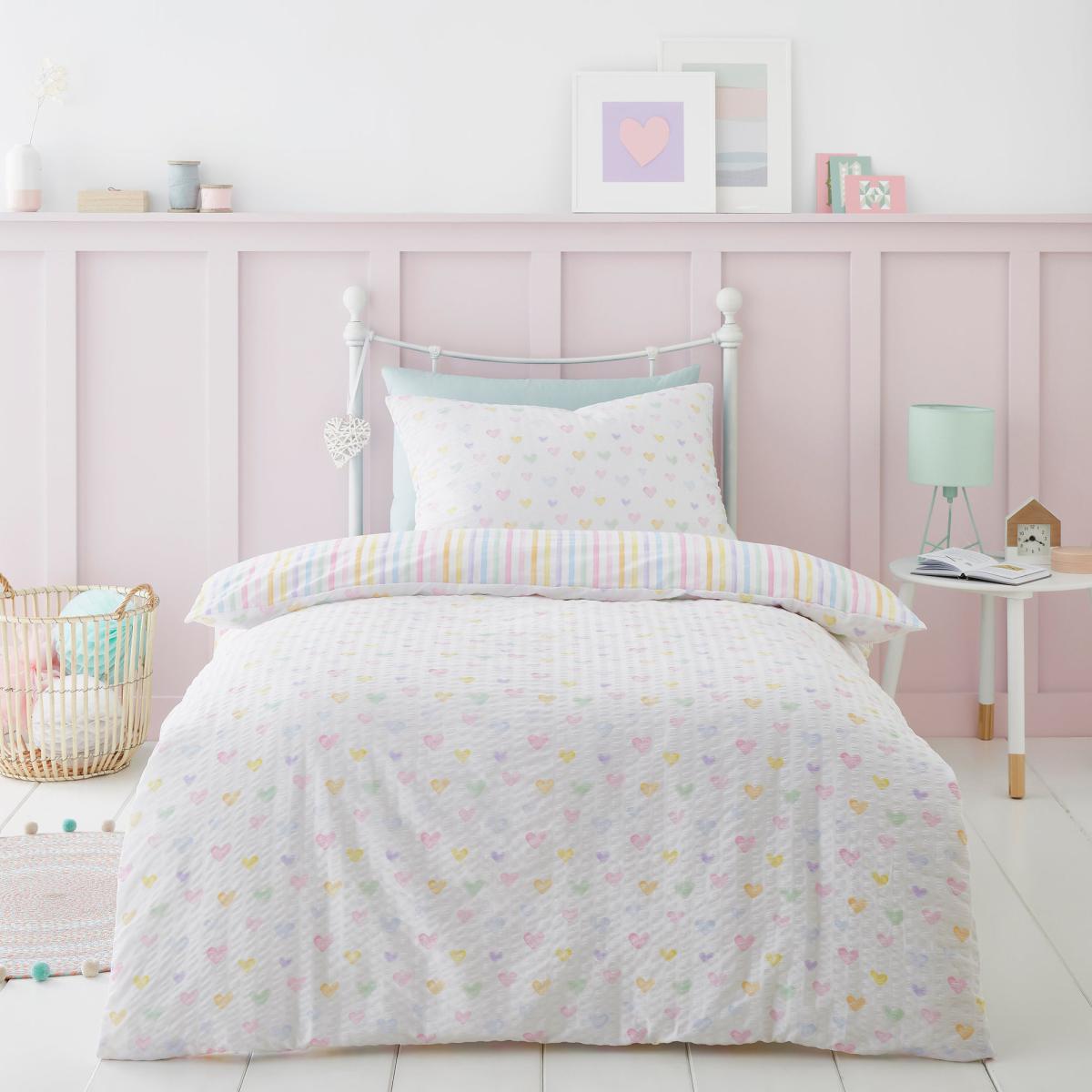Seersucker Hearts Reversible Duvet Cover and Pillowcase Set MultiColoured – image 1