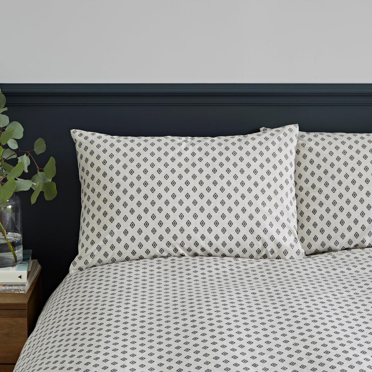 Neo Geometric 100% Cotton Duvet Cover and Pillowcase Set Black and white – image 5
