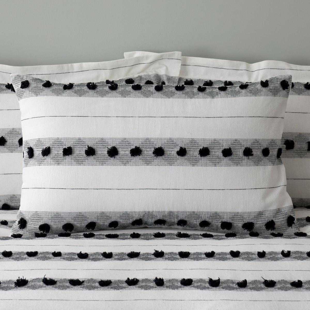 Malini Black Tufted 100% Cotton Duvet Cover and Pillowcase Set Black and white – image 2