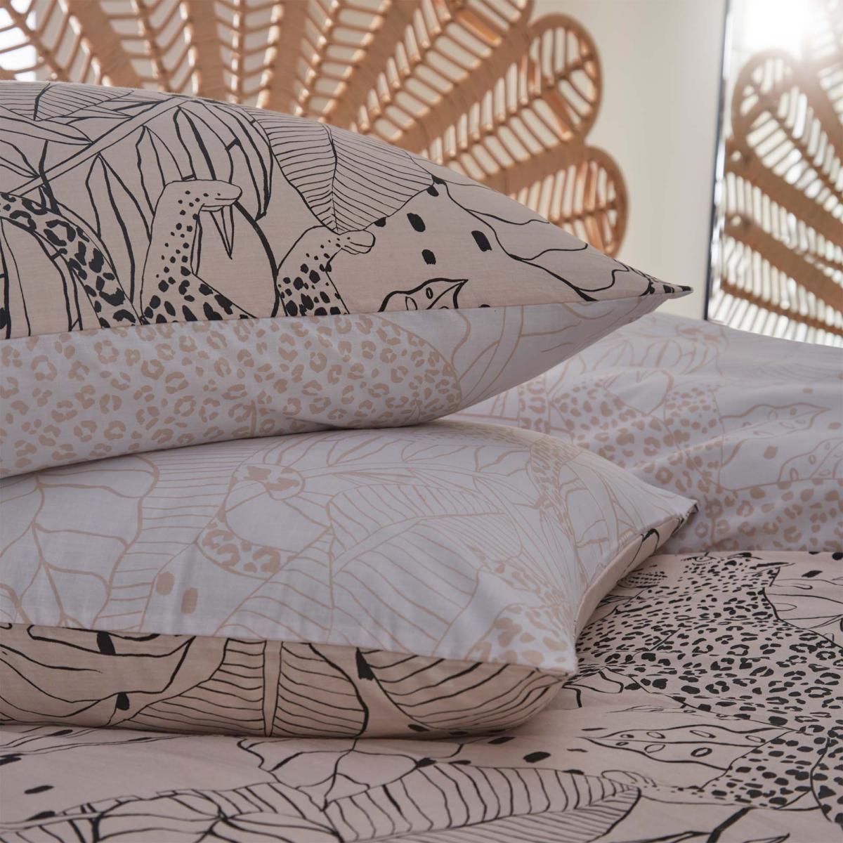 Aurora Reversible Duvet Cover and Pillowcase Set Blush – image 4