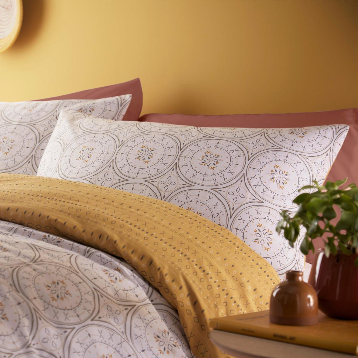 Furn. Mandala Grey and Yellow Reversible Duvet Cover and Pillowcase Set Yellow, Grey and White – image 3