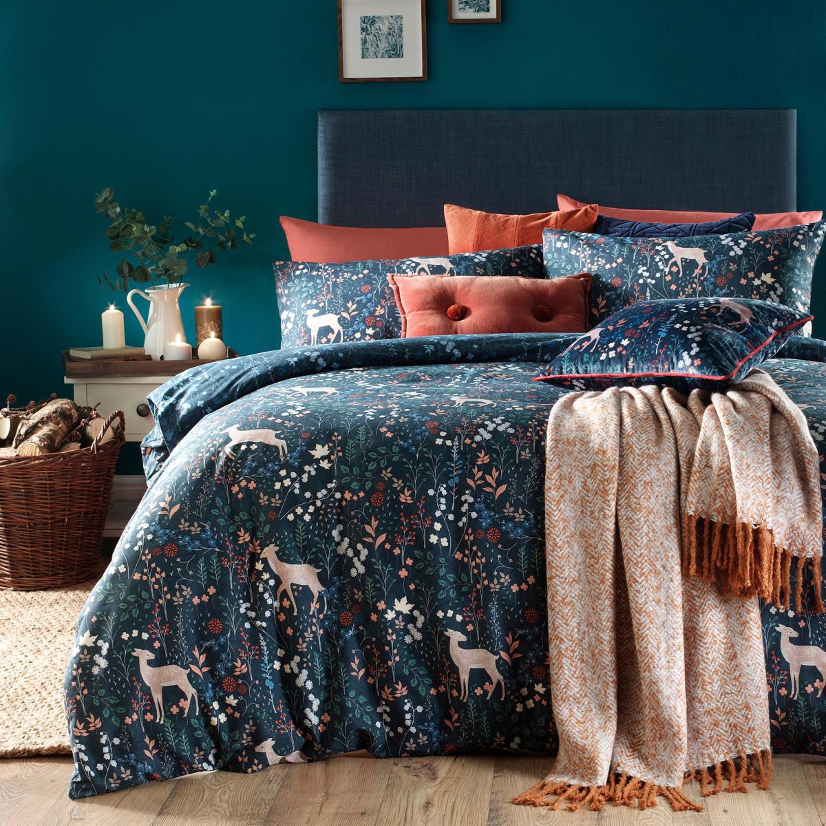 Furn. Richmond Midnight Blue Duvet Cover and Pillowcase Set Blue, Red and Green – image 1