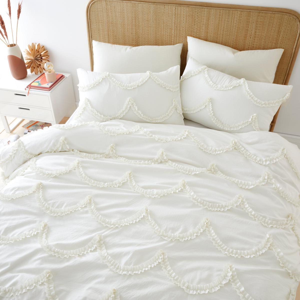 Scallop Ruffle Duvet Cover and Pillowcase Set Ivory – image 2
