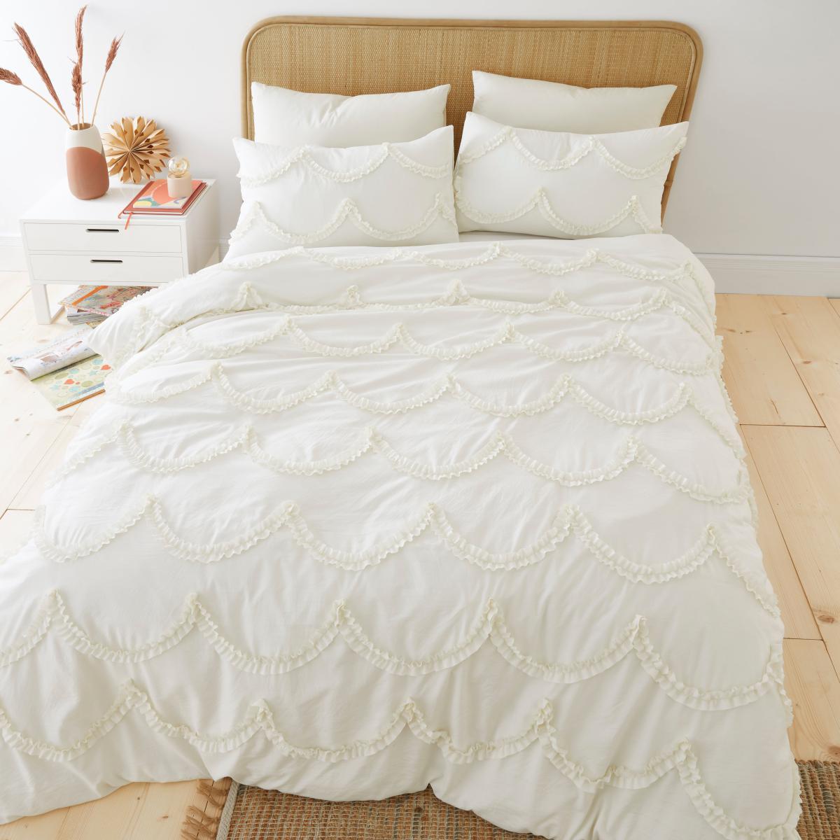 Scallop Ruffle Duvet Cover and Pillowcase Set Ivory – image 5