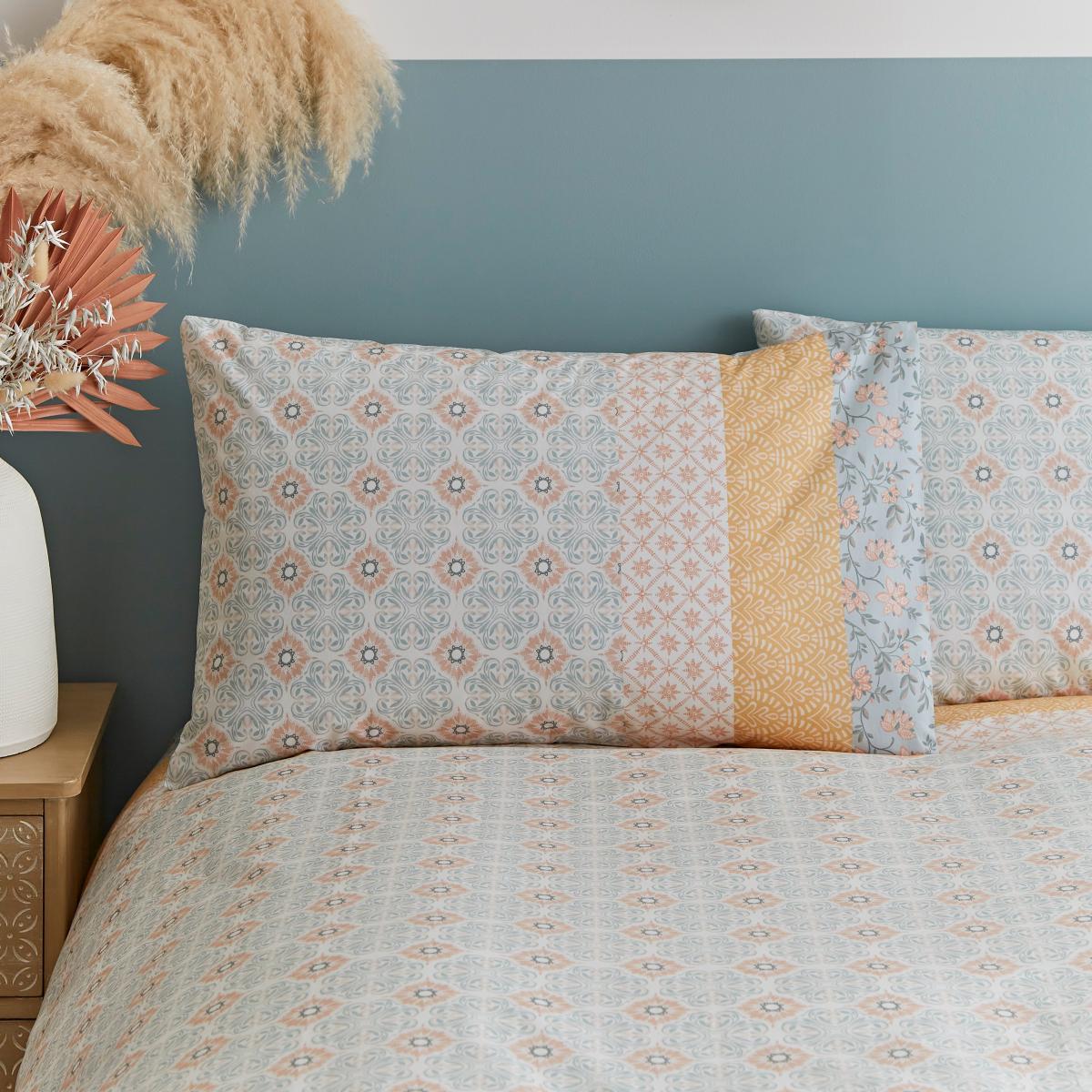 Farrah Duvet Cover and Pillowcase Set MultiColoured – image 3