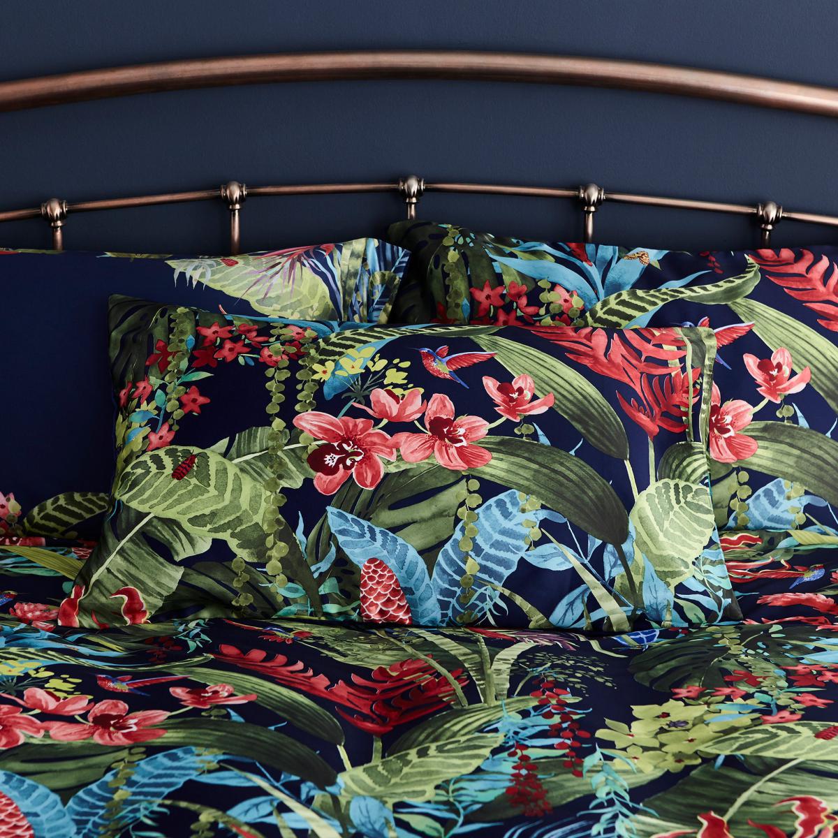 Floresta Duvet Cover and Pillowcase Set Dark Blue/Green and Red – image 3