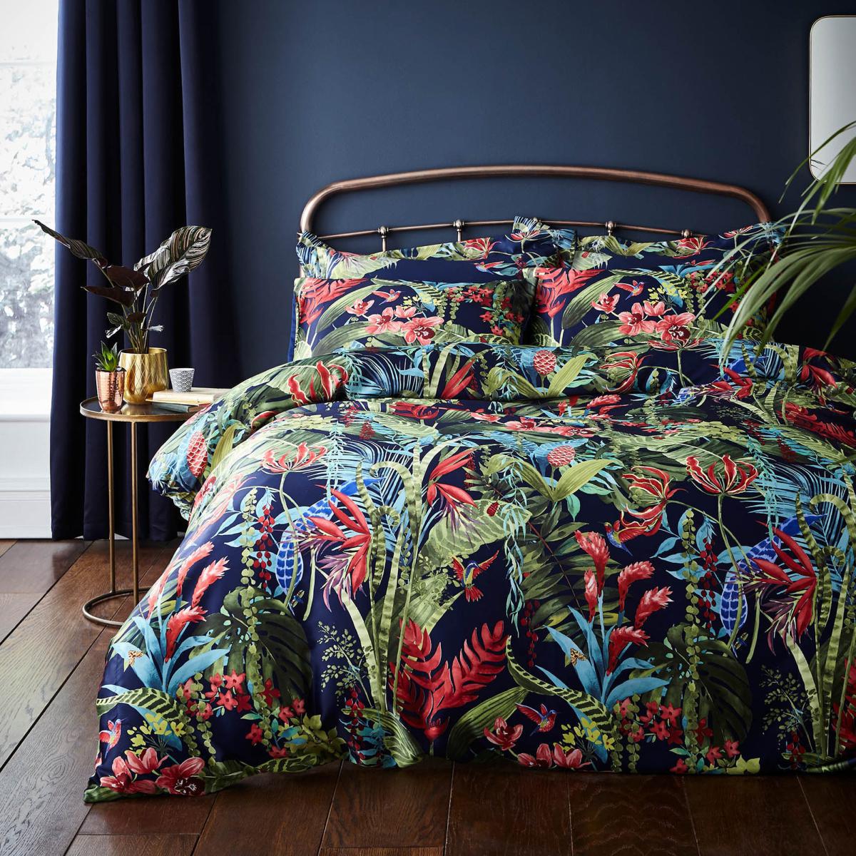 Floresta Duvet Cover and Pillowcase Set Dark Blue/Green and Red – image 1