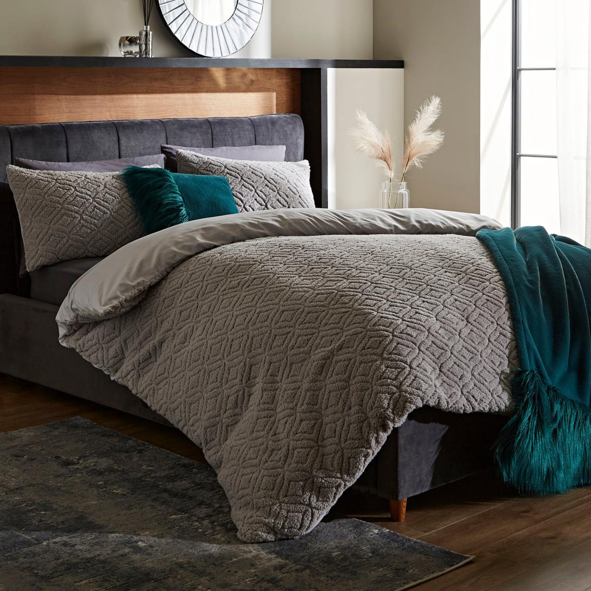 Pinsonic Fleece Silver Duvet Cover and Pillowcase Set Silver – image 2
