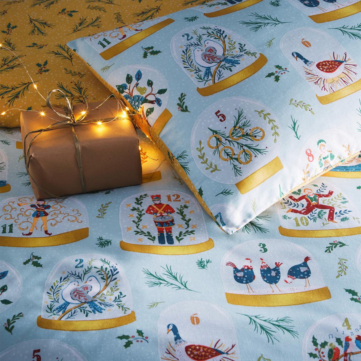 Twelve Days of Christmas Reversible Duvet Cover and Pillowcase Set Blue, Yellow and White – image 2