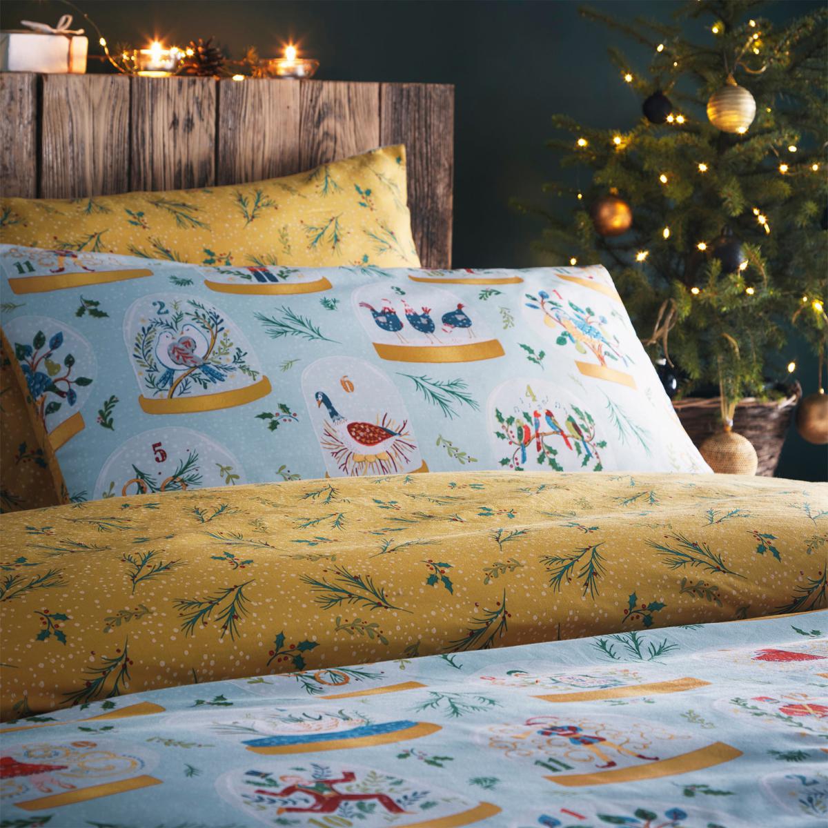 Twelve Days of Christmas Reversible Duvet Cover and Pillowcase Set Blue, Yellow and White – image 3