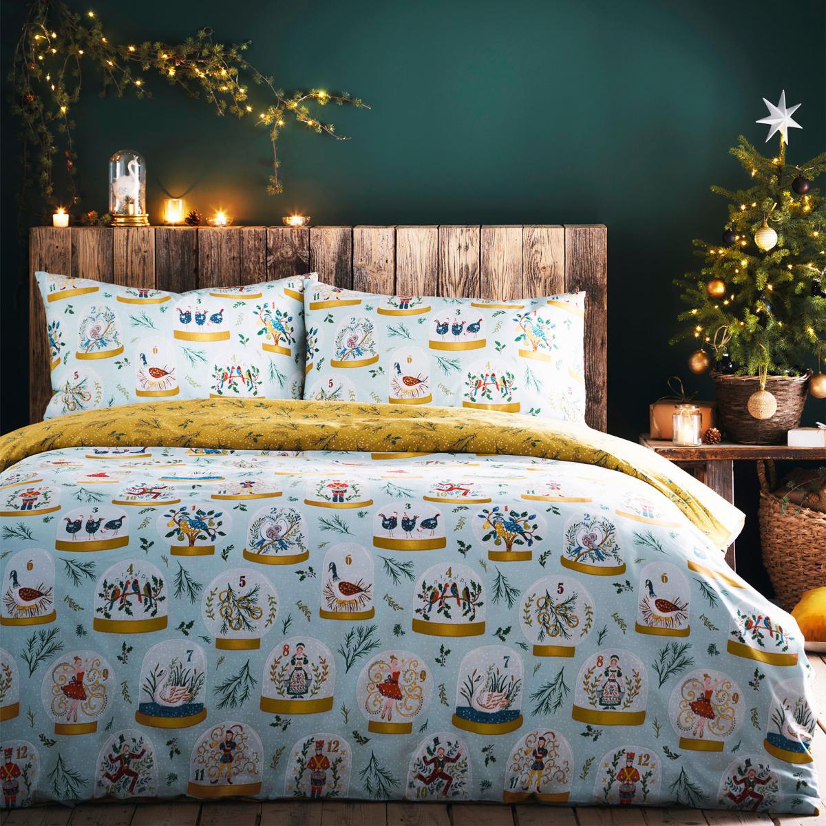Twelve Days of Christmas Reversible Duvet Cover and Pillowcase Set Blue, Yellow and White – image 1