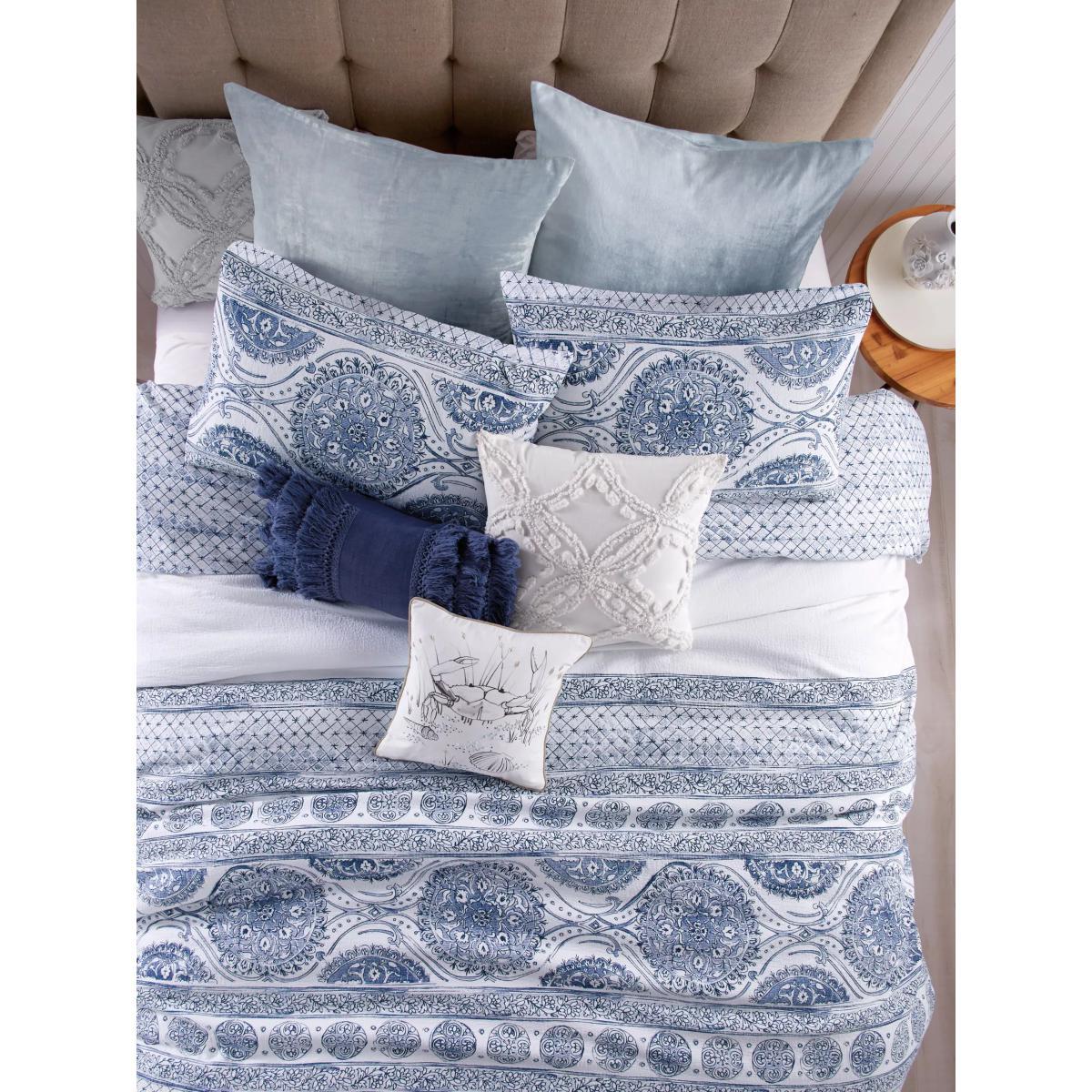 Peri Home Matelassé Bedding – image 2